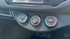 Toyota Yaris 1.5 VVT-i Icon 5dr Petrol Hatchback